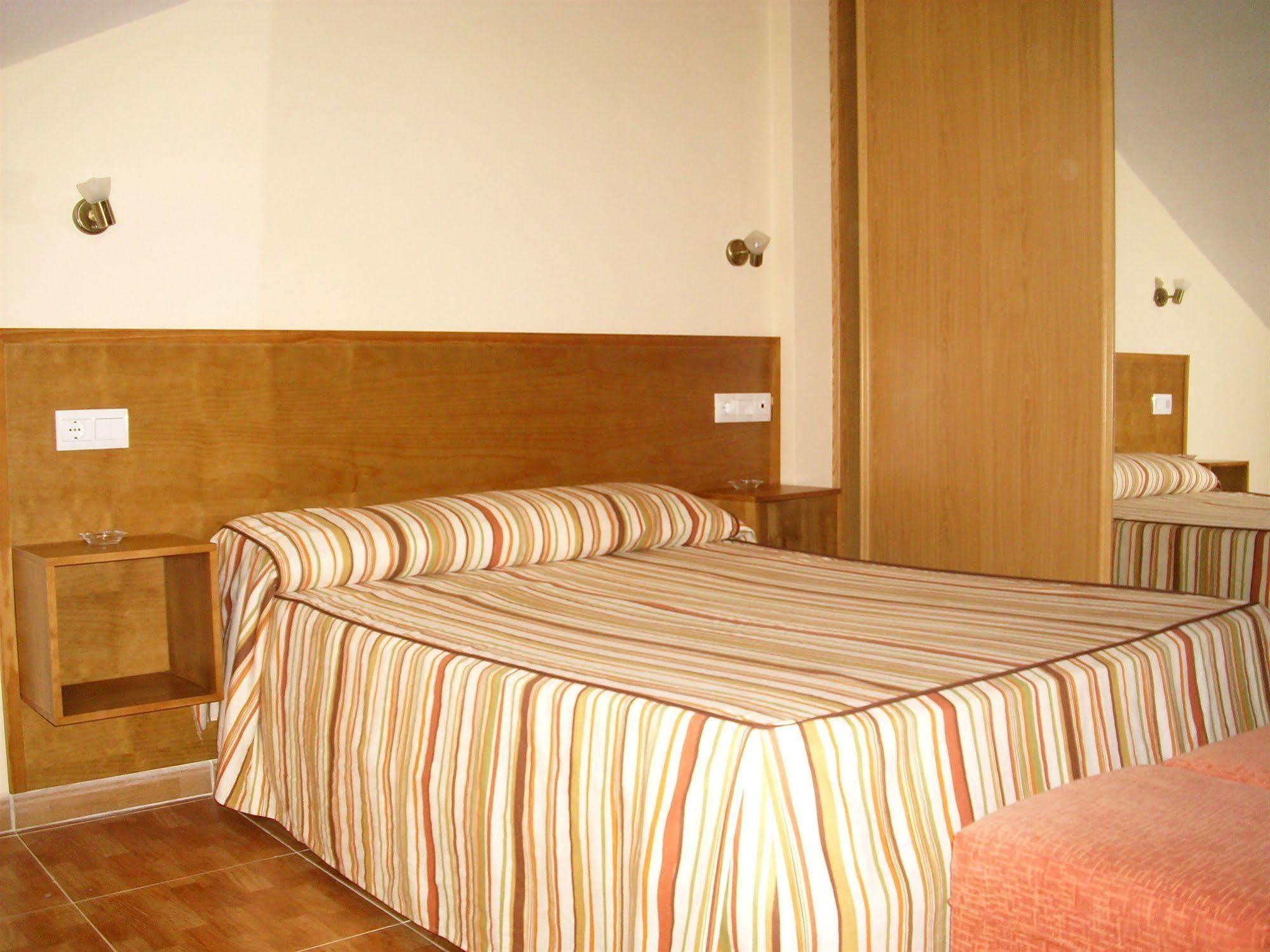 Apartamentos Maria Del Carmen Torremolinos Kültér fotó